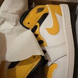 Jordan 1 Mid 3Y